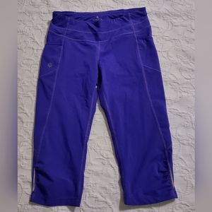 athleta pants Capri Women's Size S, Purple, Pocket,14 Inch Waist.